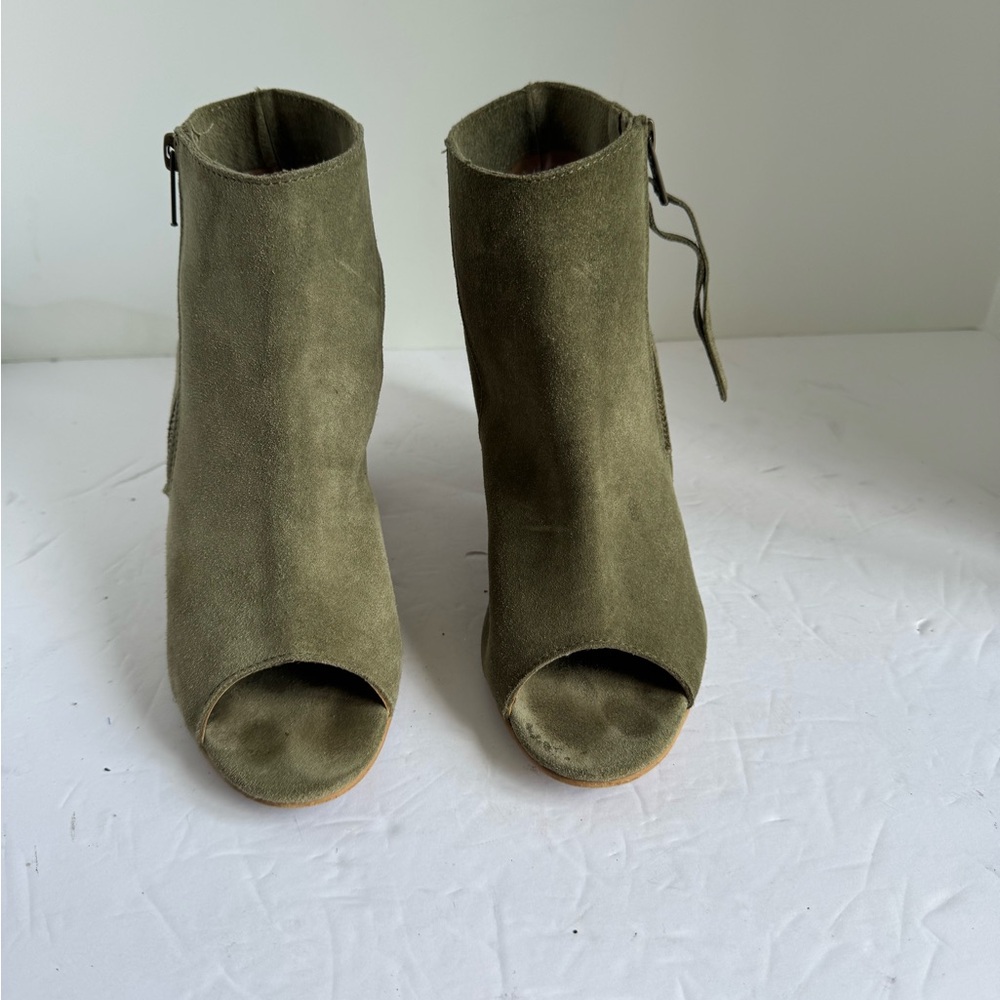 DIBA Zora Side Zip Peep Toe Heel Green Suede Booties size 8.5 - Picture 3 of 13